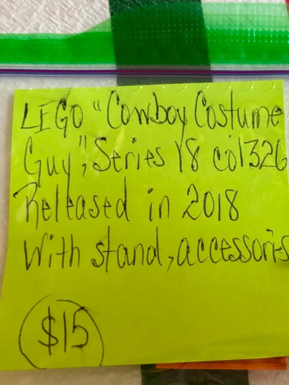 "Cowboy Costume Guy", Series 18 col326 With stand & accessories. LIKE NEW! - Picture 5 of 5